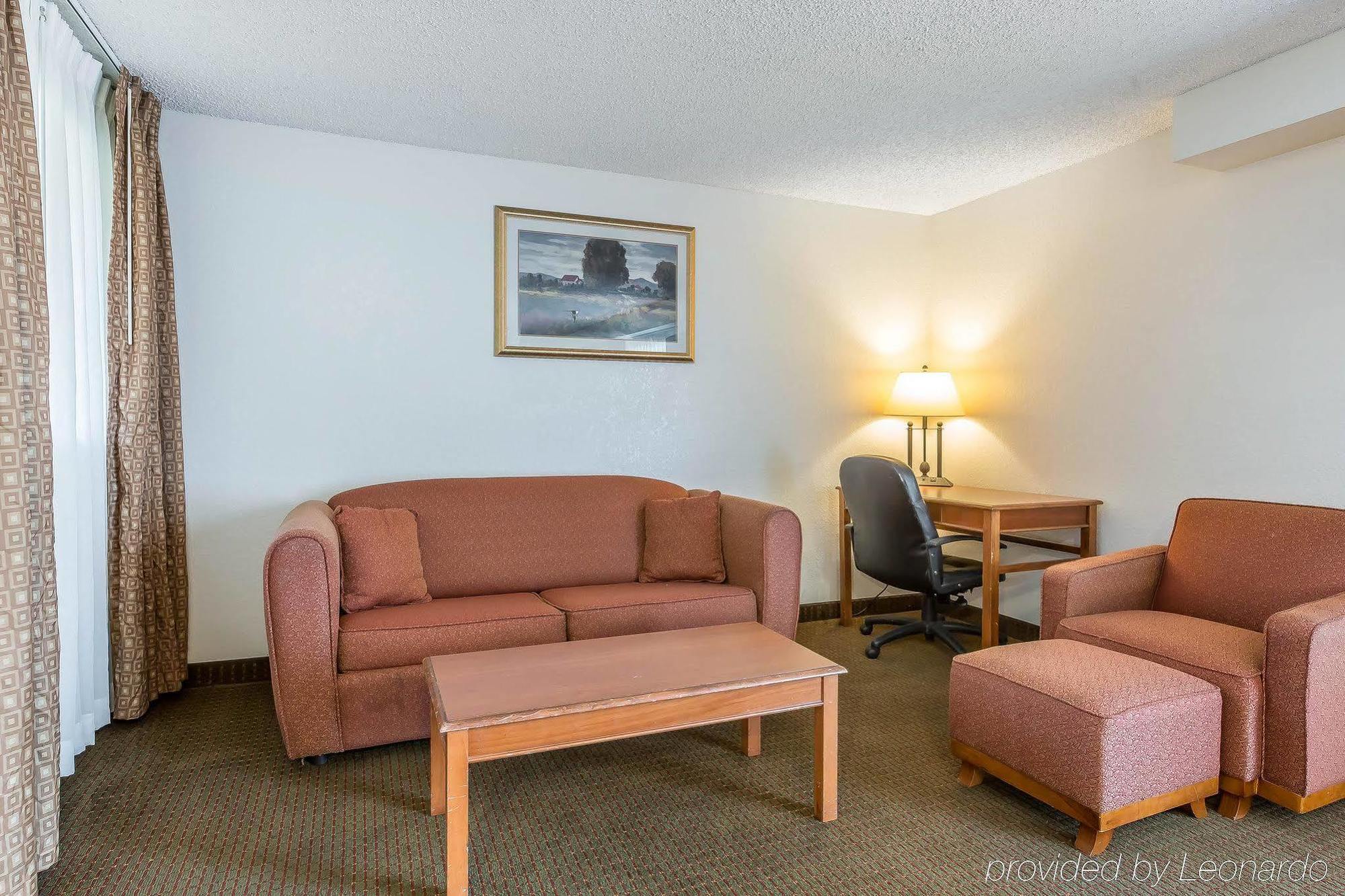 Quality Inn & Suites Bakersfield Bagian luar foto